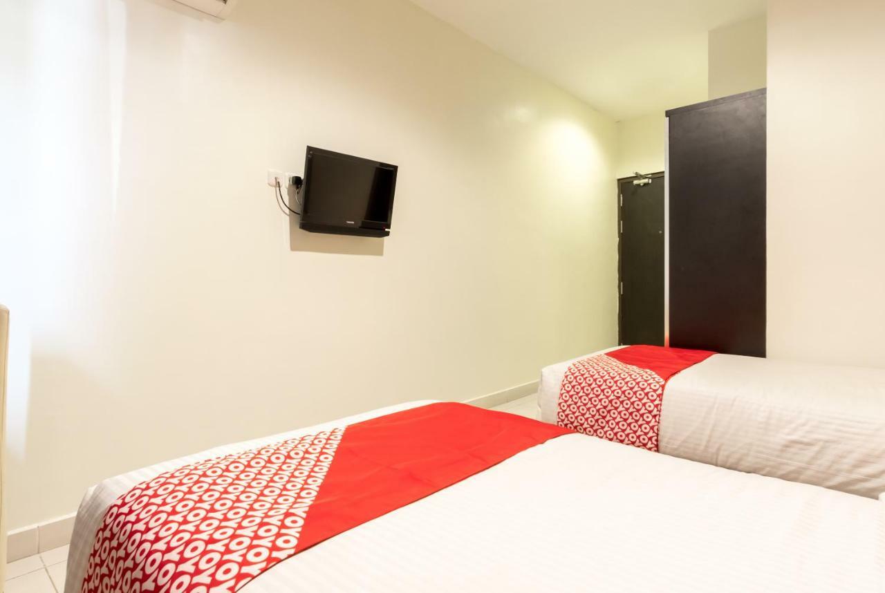 Oyo Flagship 1348 Hotel Home Anaya Medan Esterno foto